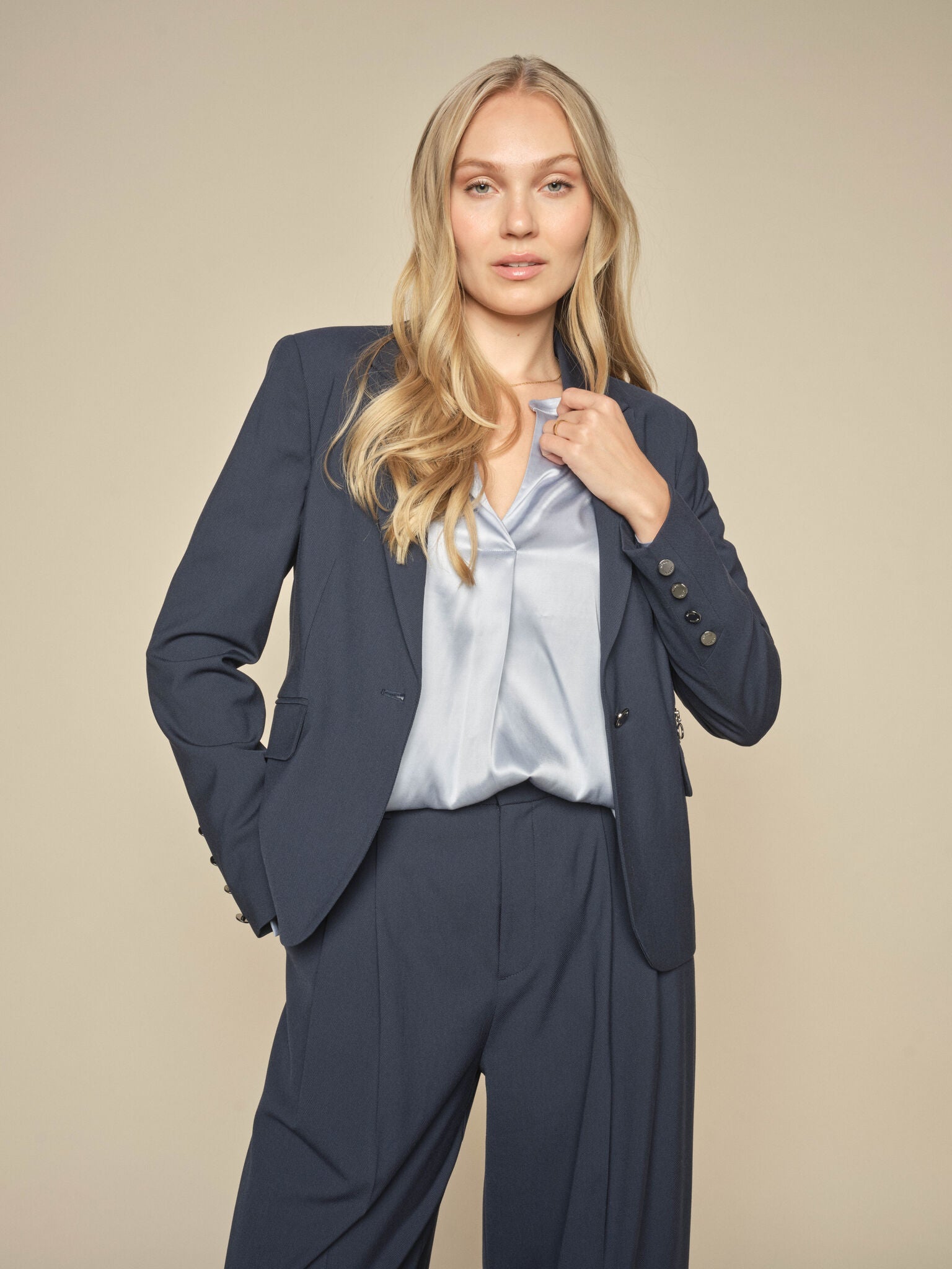 Modelshot / Salute Navy / Detail